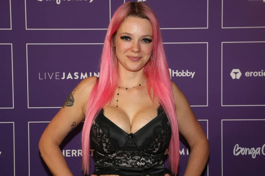 Anne Wünsche of: Die Frau, die mit Mut und Leidenschaft Grenzen sprengt Anne Wünsche of